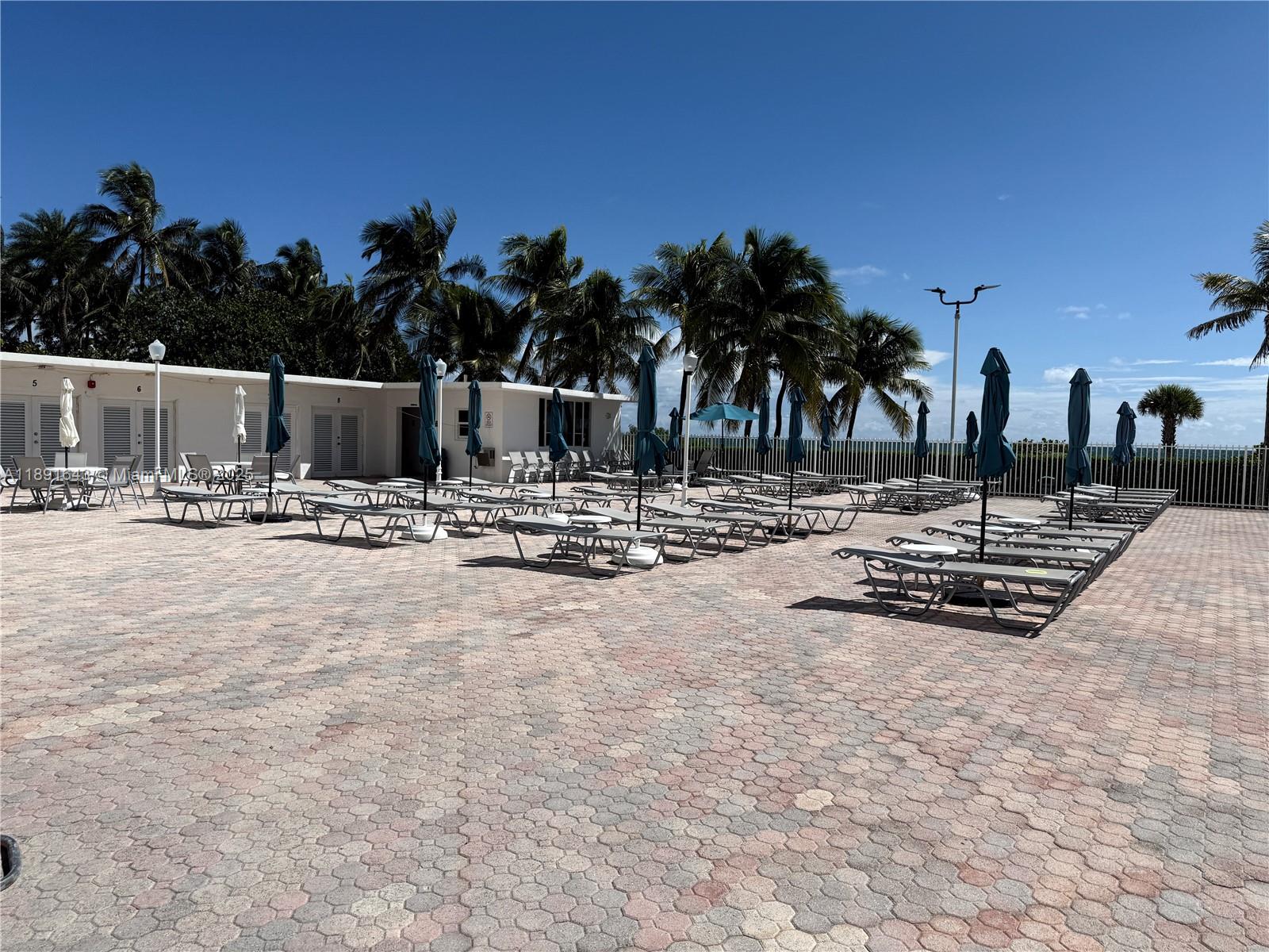 THE CARRIAGE CLUB NORTH. - Residential
