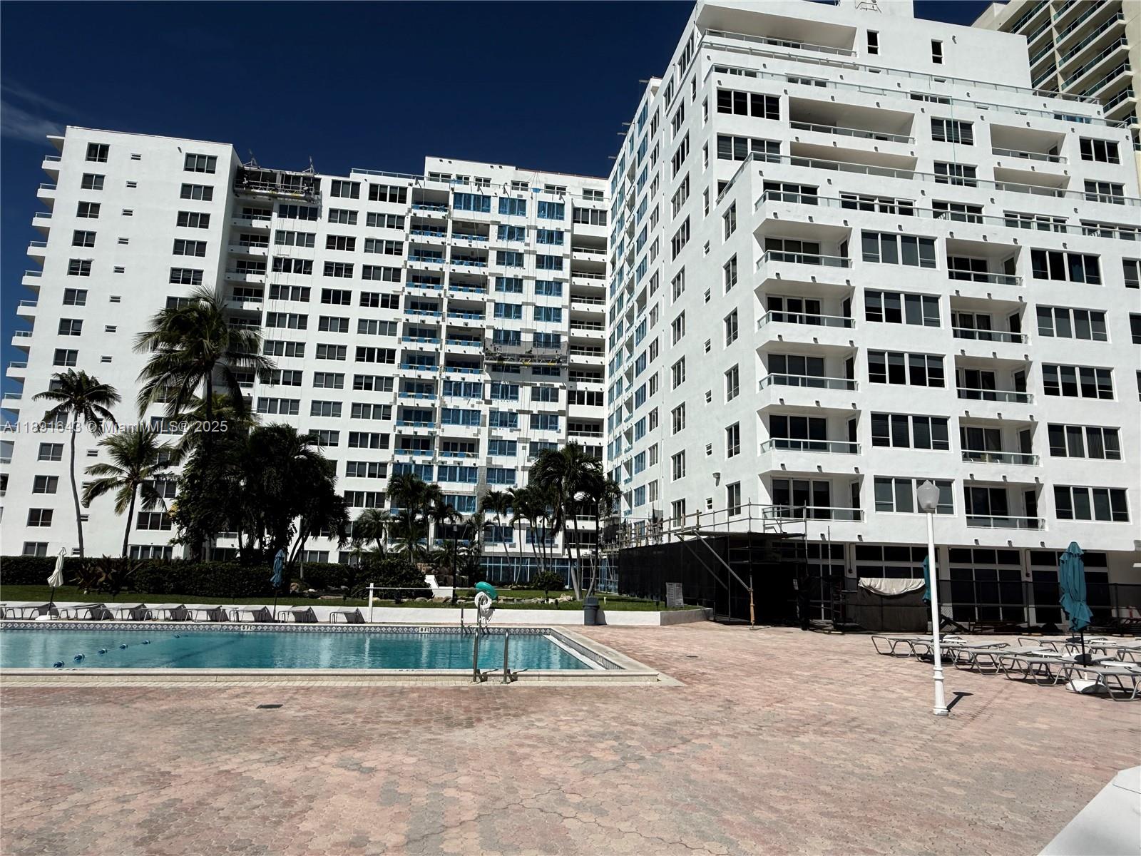 THE CARRIAGE CLUB NORTH. - Residential