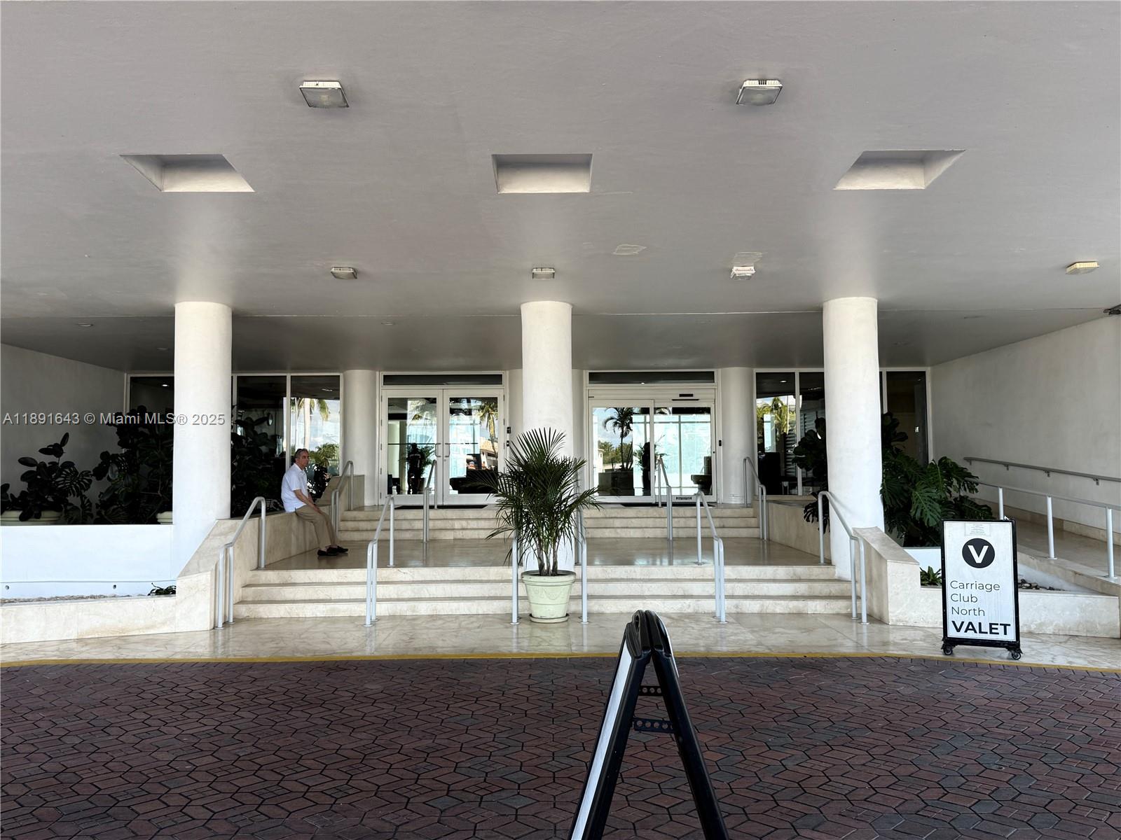 THE CARRIAGE CLUB NORTH. - Residential