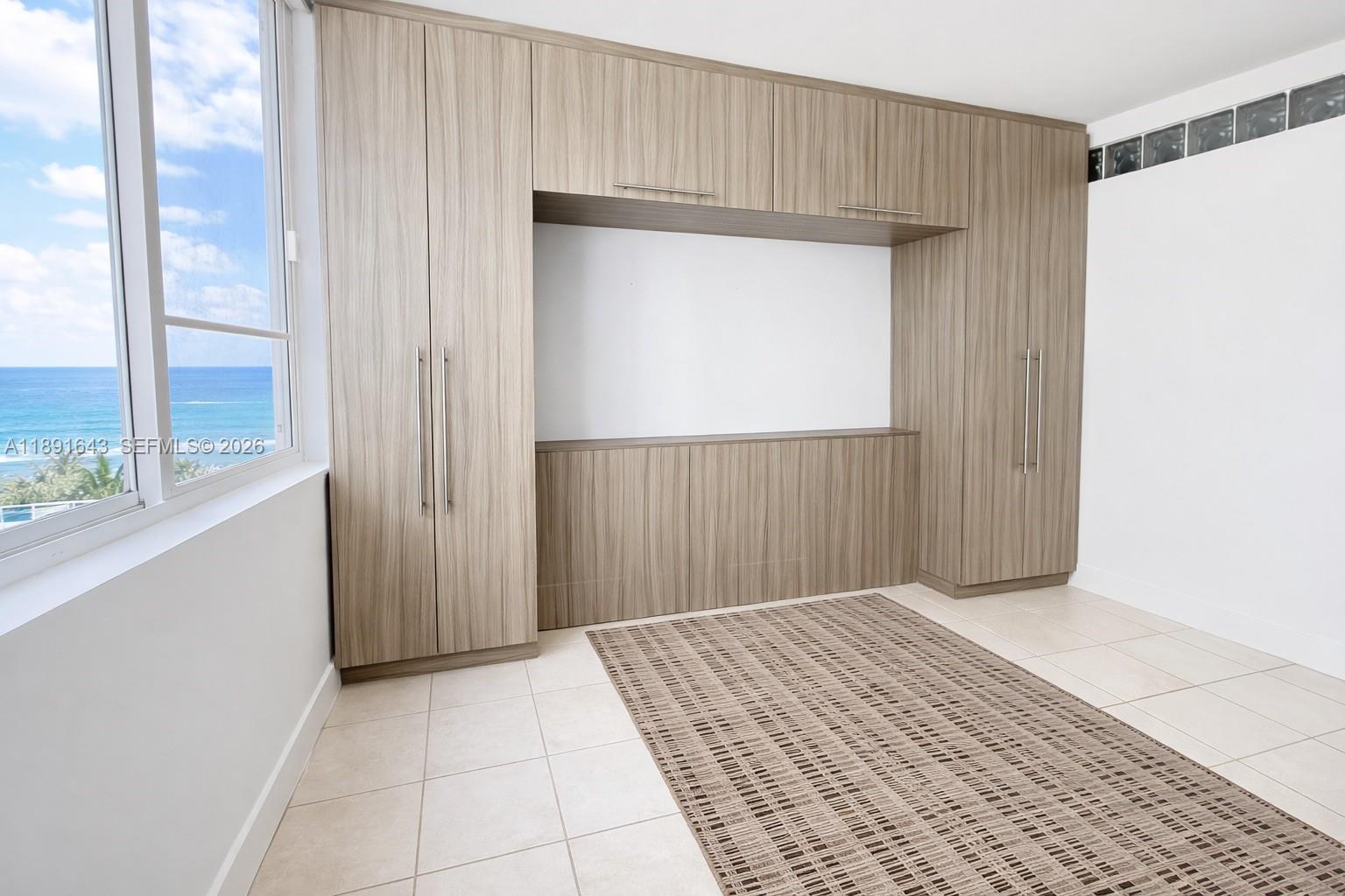 5005 Collins Ave 823