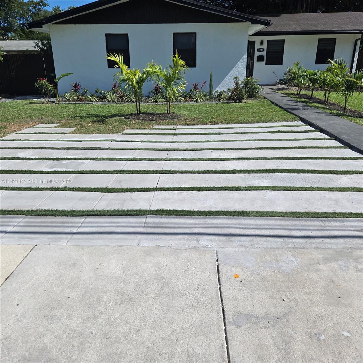 Rental Property at 3740 Percival Ave 3740, Miami, Broward County, Florida - Bedrooms: 3 
Bathrooms: 2  - $4,500 MO.