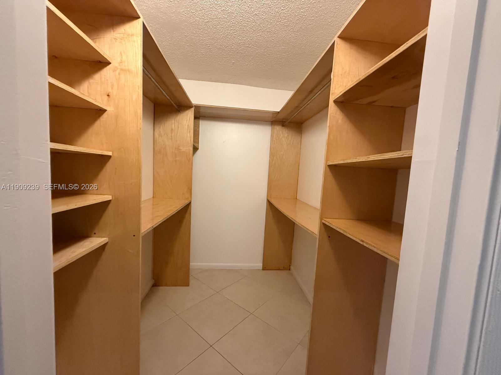 TIVOLI TRACE CONDO NO 9 - Residential