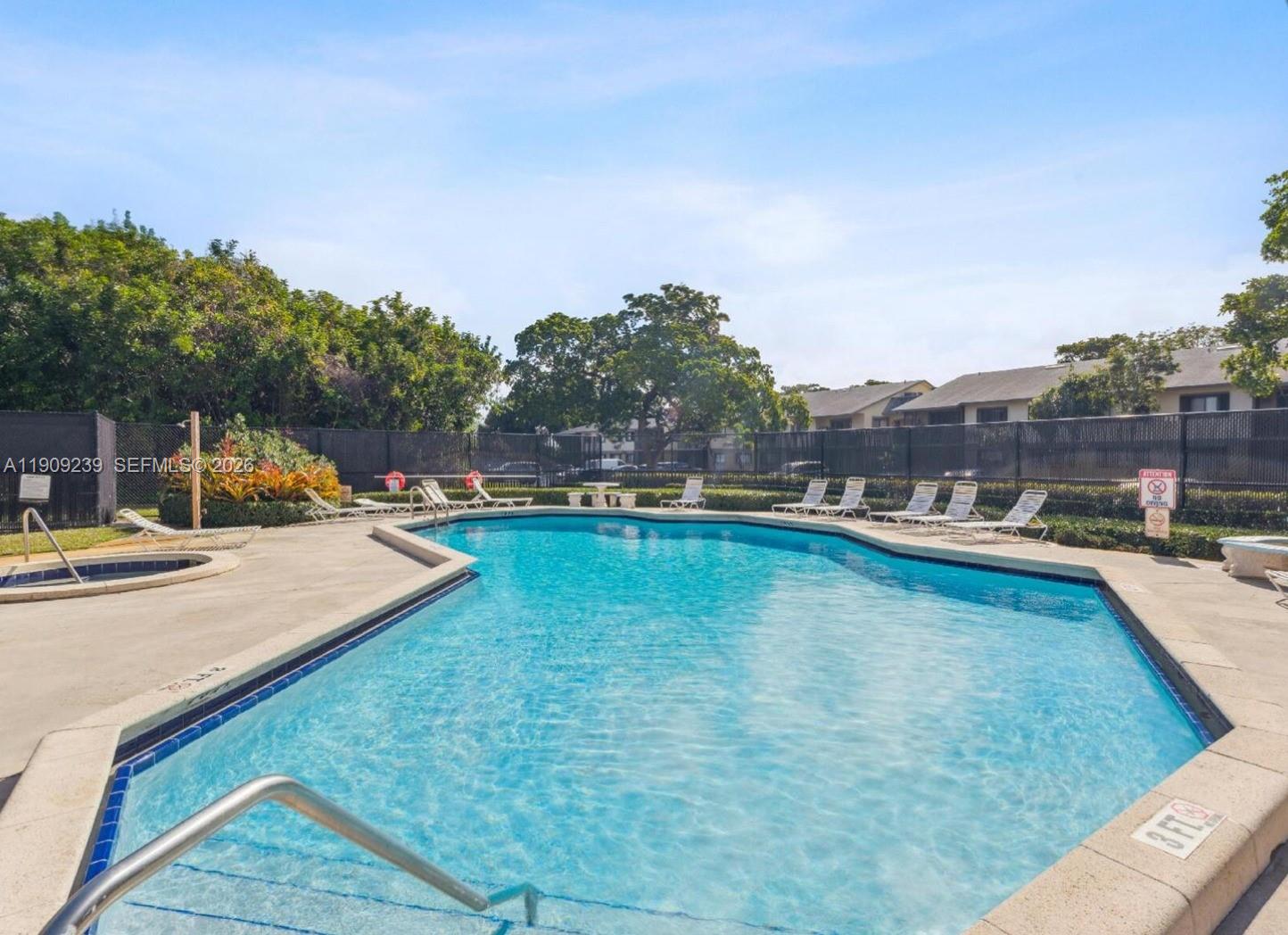 TIVOLI TRACE CONDO NO 9 - Residential