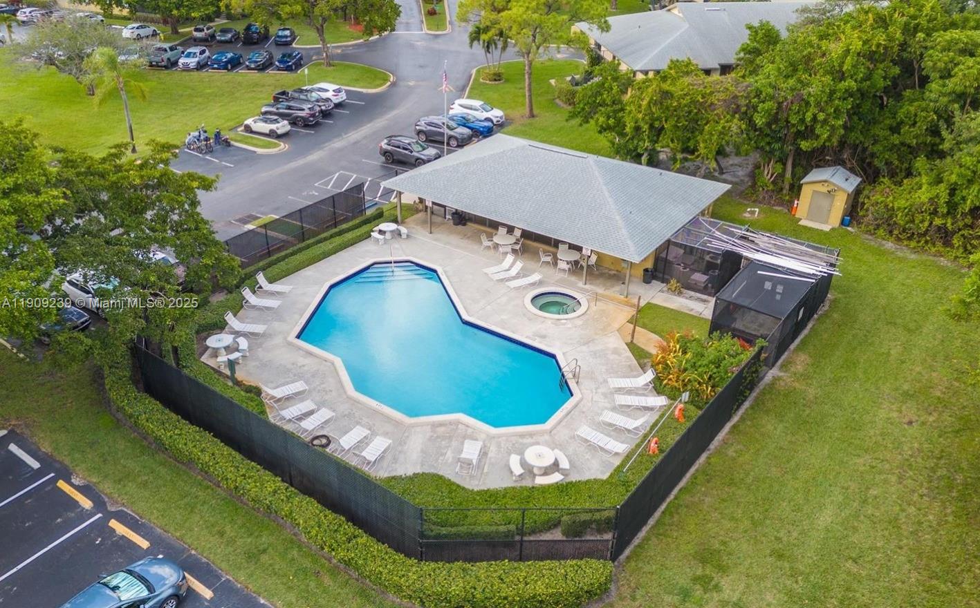 TIVOLI TRACE CONDO NO 9 - Residential