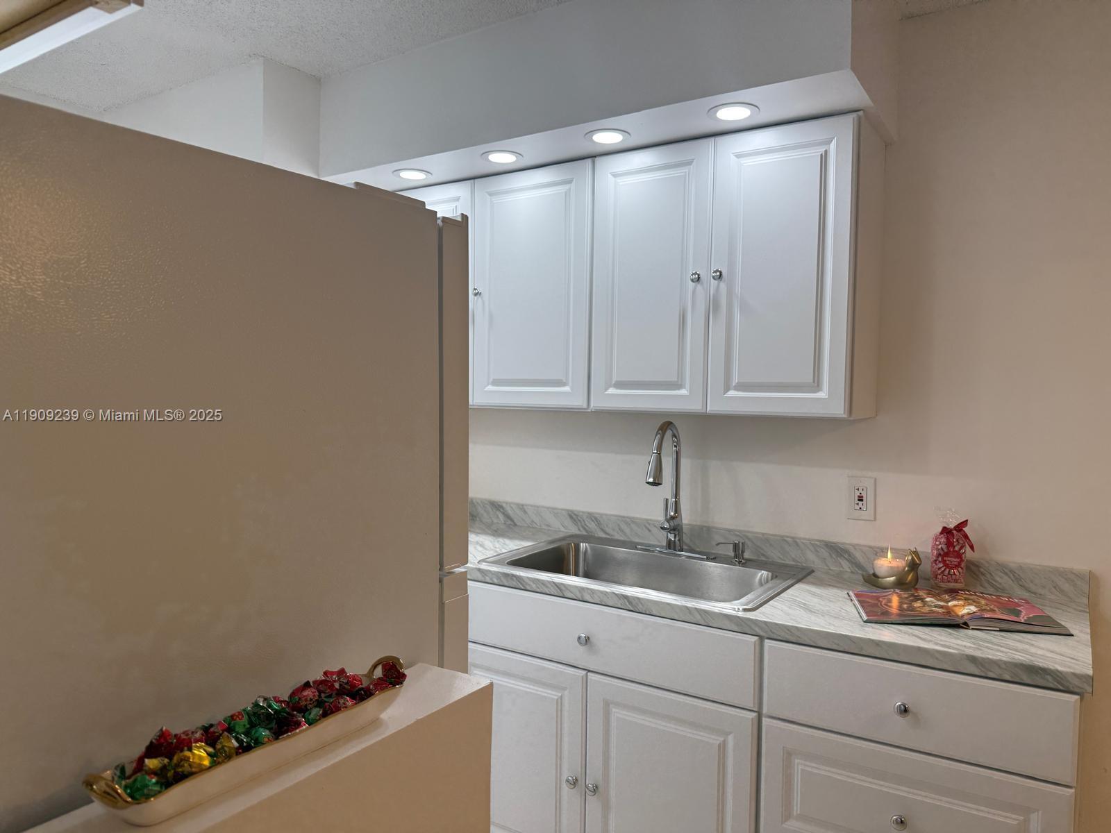 TIVOLI TRACE CONDO NO 9 - Residential