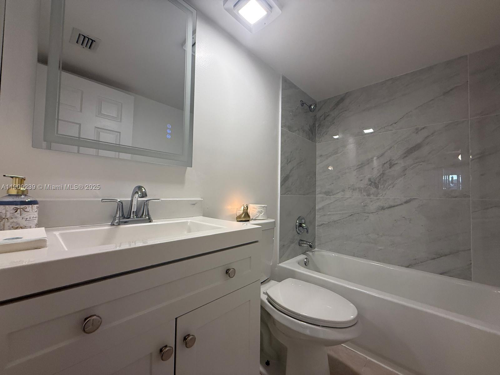 TIVOLI TRACE CONDO NO 9 - Residential