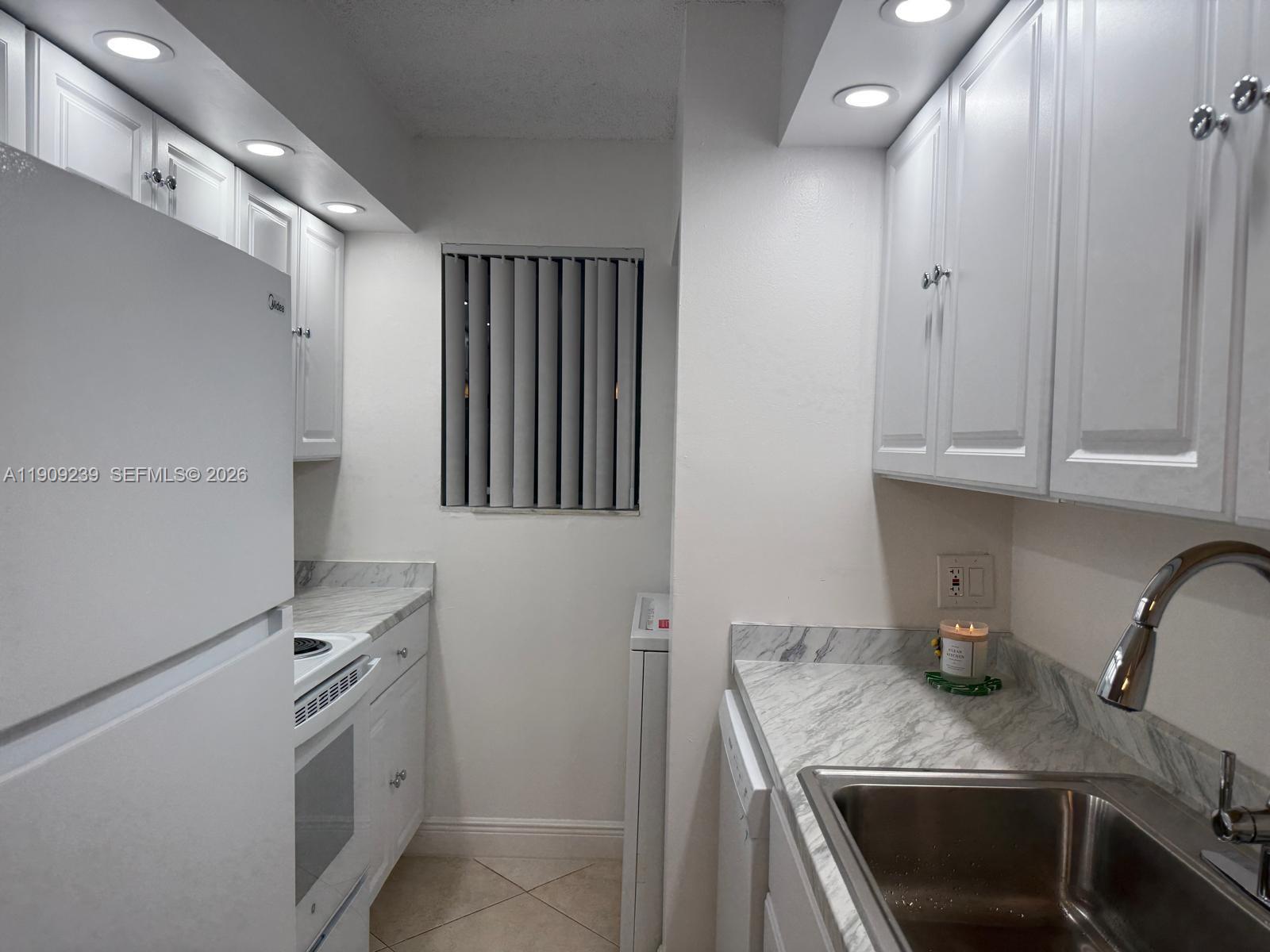 TIVOLI TRACE CONDO NO 9 - Residential