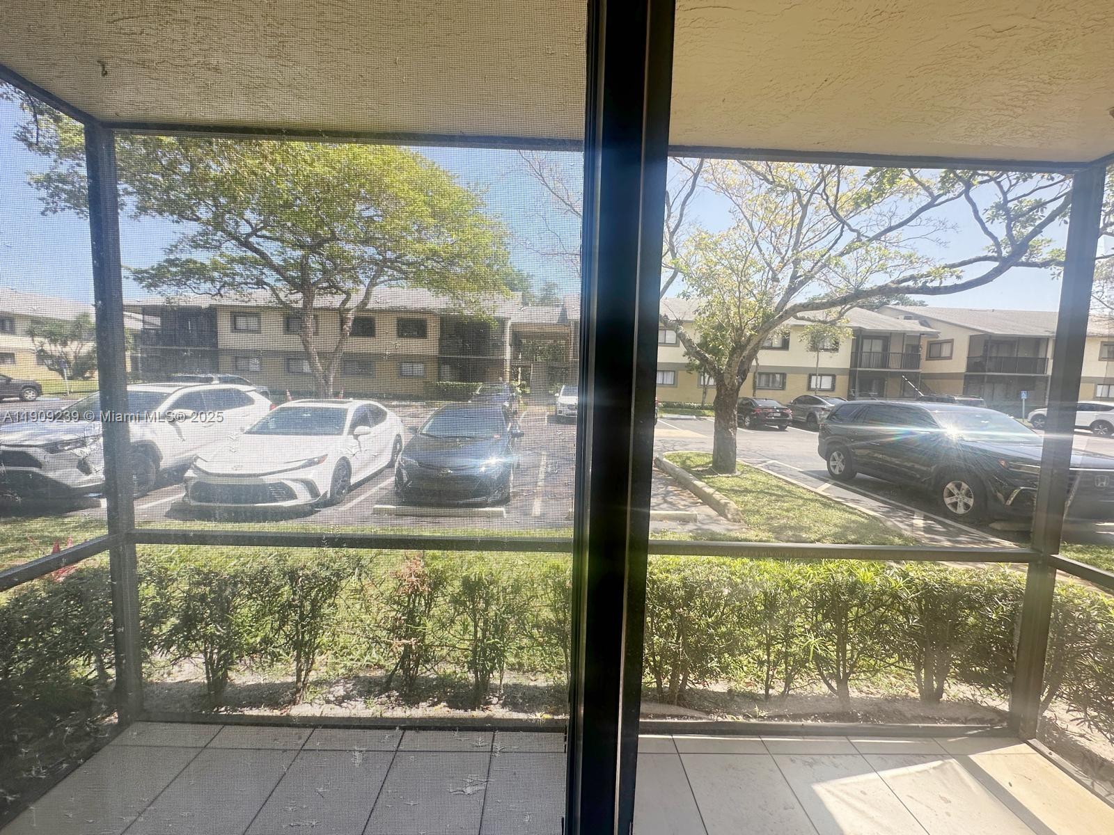 TIVOLI TRACE CONDO NO 9 - Residential