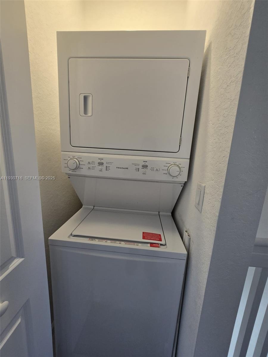 COCO PALM VILLAS - Residential Lease