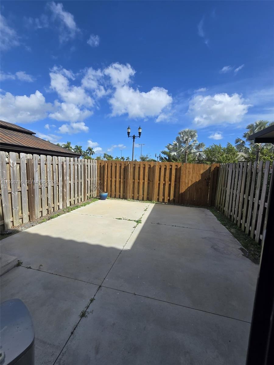 COCO PALM VILLAS - Residential Lease