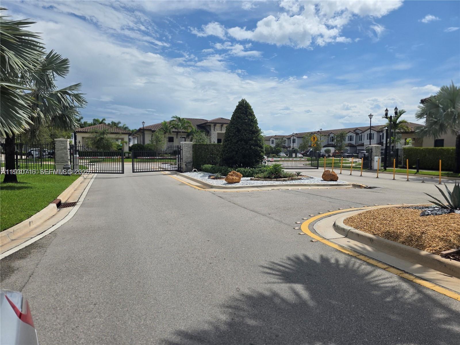 COCO PALM VILLAS - Residential Lease