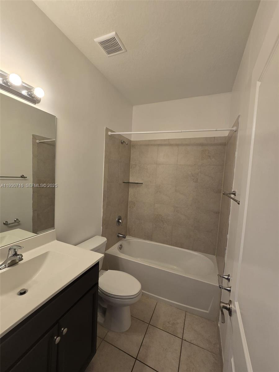 COCO PALM VILLAS - Residential Lease