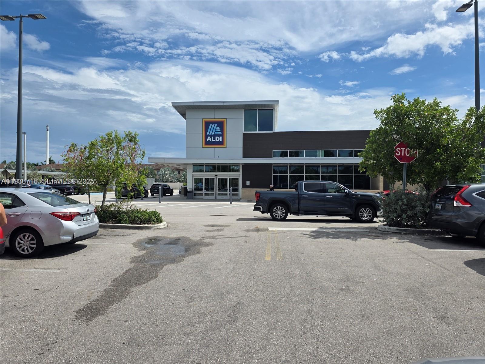 COCO PALM VILLAS - Residential Lease