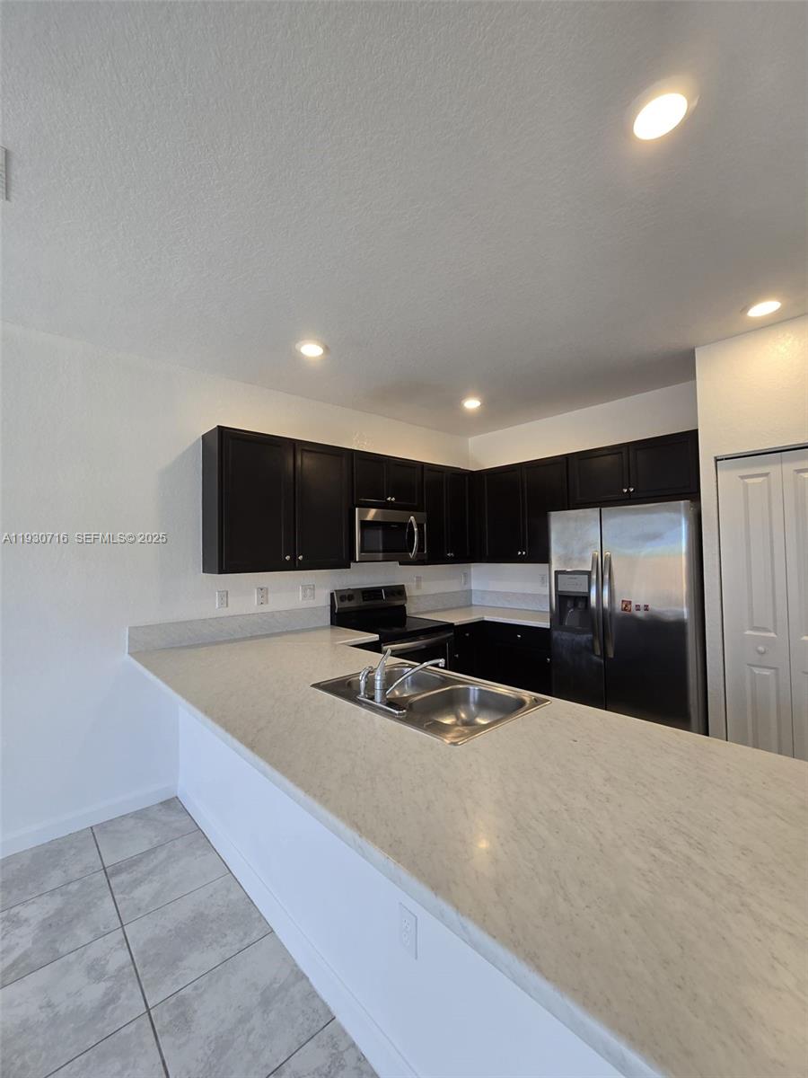 COCO PALM VILLAS - Residential Lease