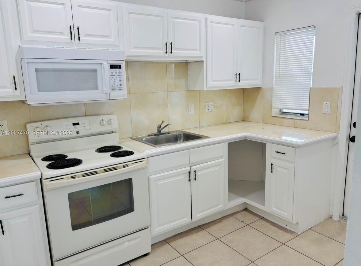 14400 Polk St -