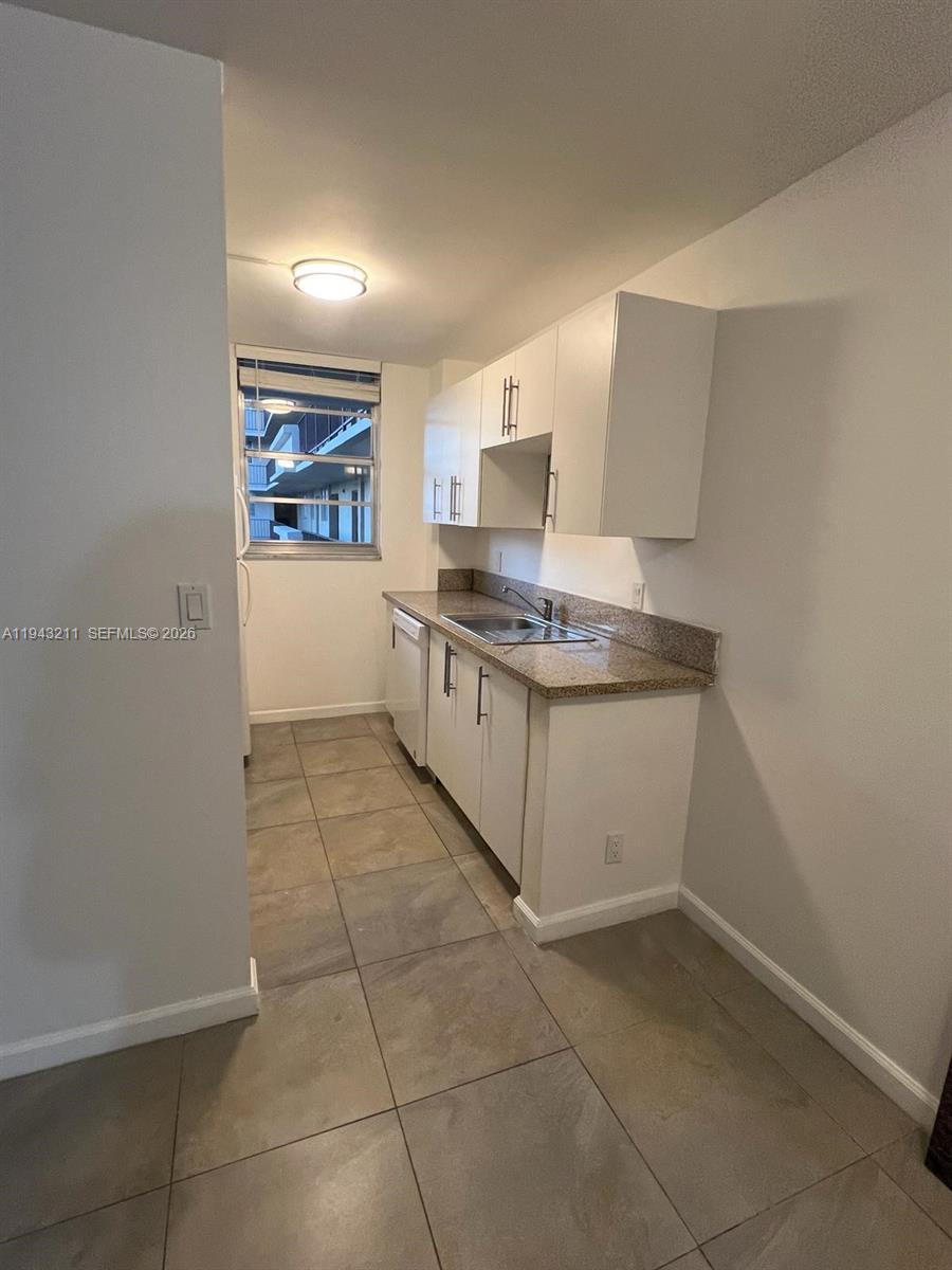 TELSTAR CONDOMINIUM INC - Residential Lease