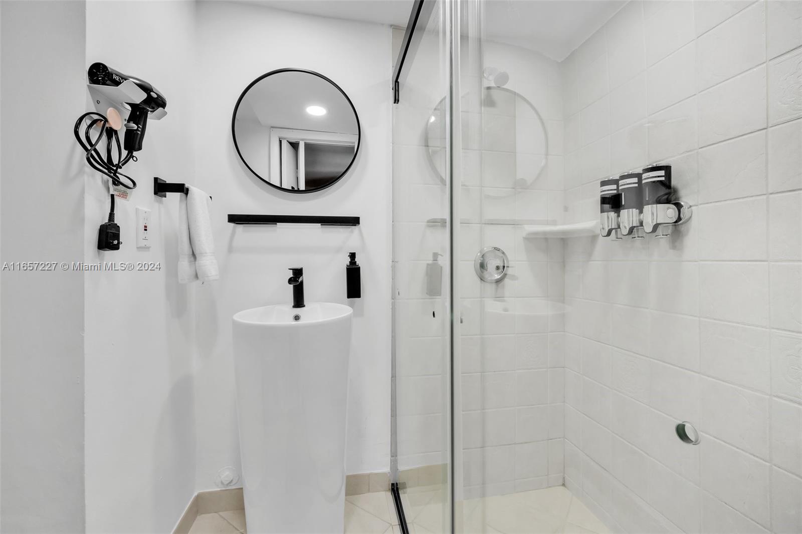 CORAL RIDGE ISLES - Residential Lease