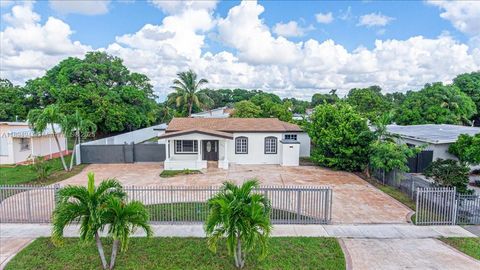 257 W 44th St Hialeah FL 33012