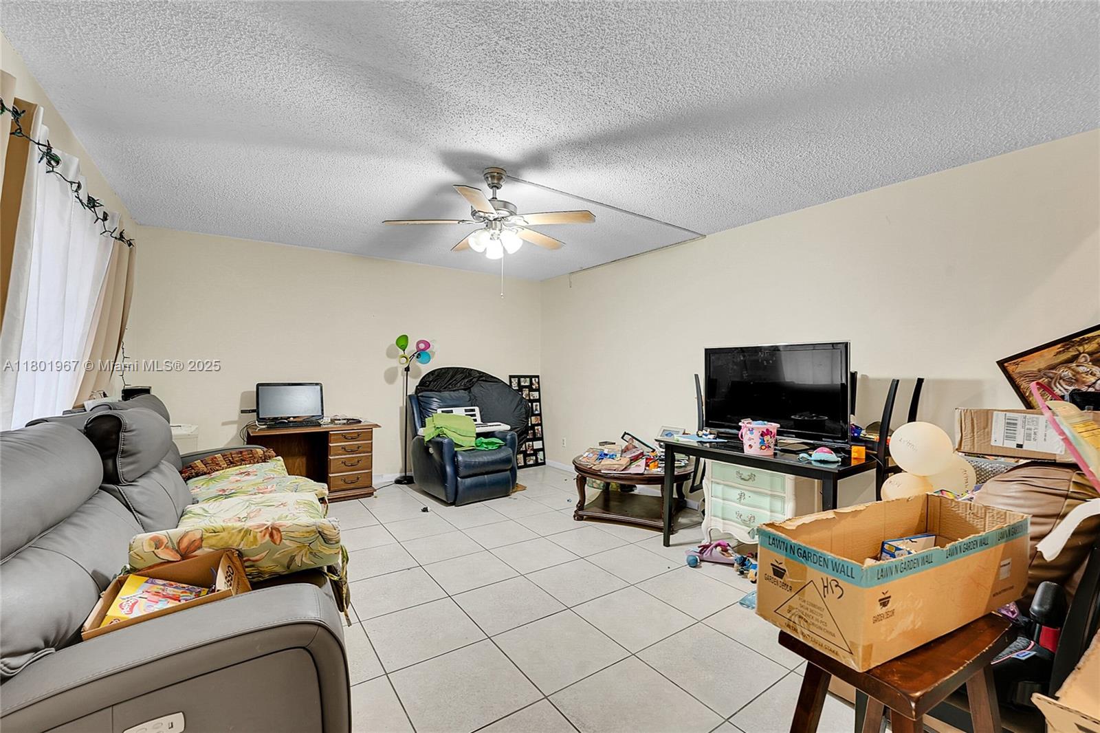 1458 N Lawnwood Cir 24