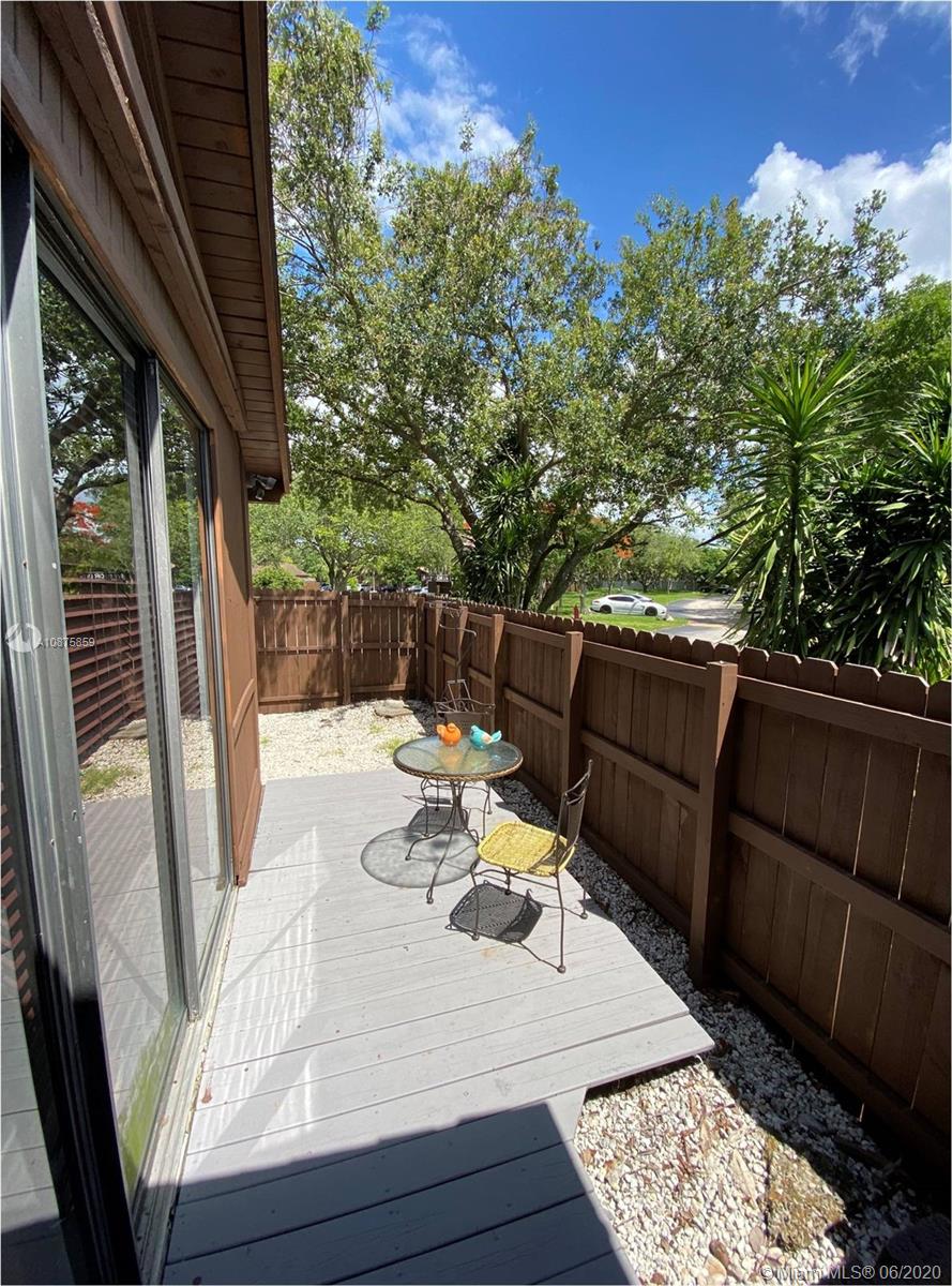 KILLIAN PINES TOWNHOUSES - Residential