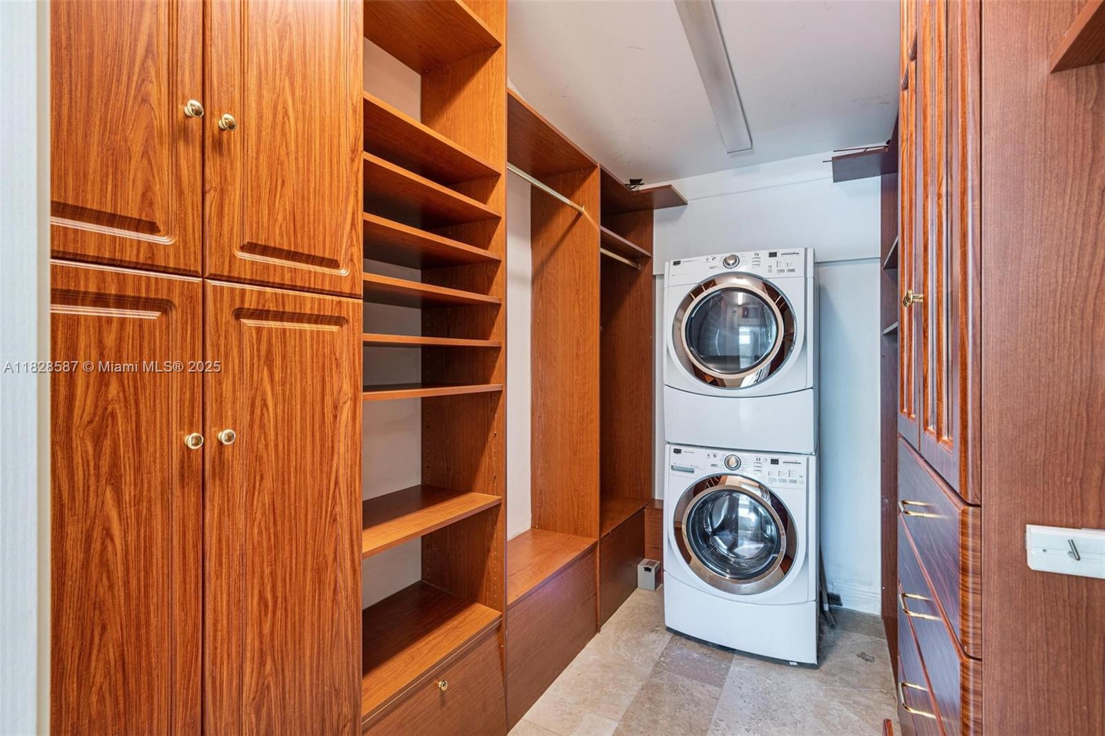 BAY POINT - Residential Lease