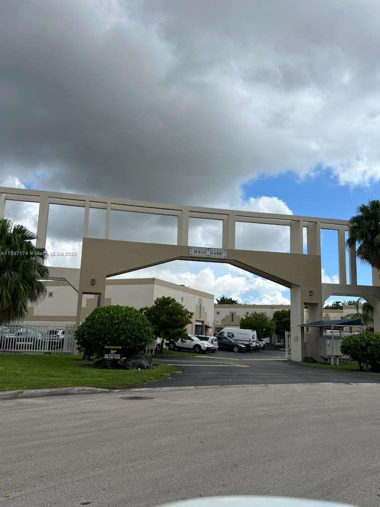 10431 NW 28th St E106