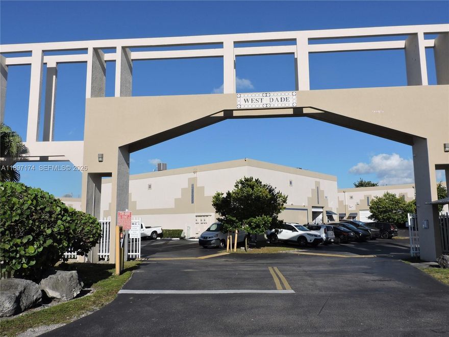 Excellent location in Doral! Spacious warehouse and office space featuring a street-level loading dock. Two assigned parking spaces plus additional guest parking available. Located in a secure, gated complex with easy access to major highways, banks, Miami International Airport, and shopping centers. Rent includes first floor and water. Perfect for small businesses, logistics, or storage operations.The second floor includes four private offices (negotiable), ideal for administrative use.
