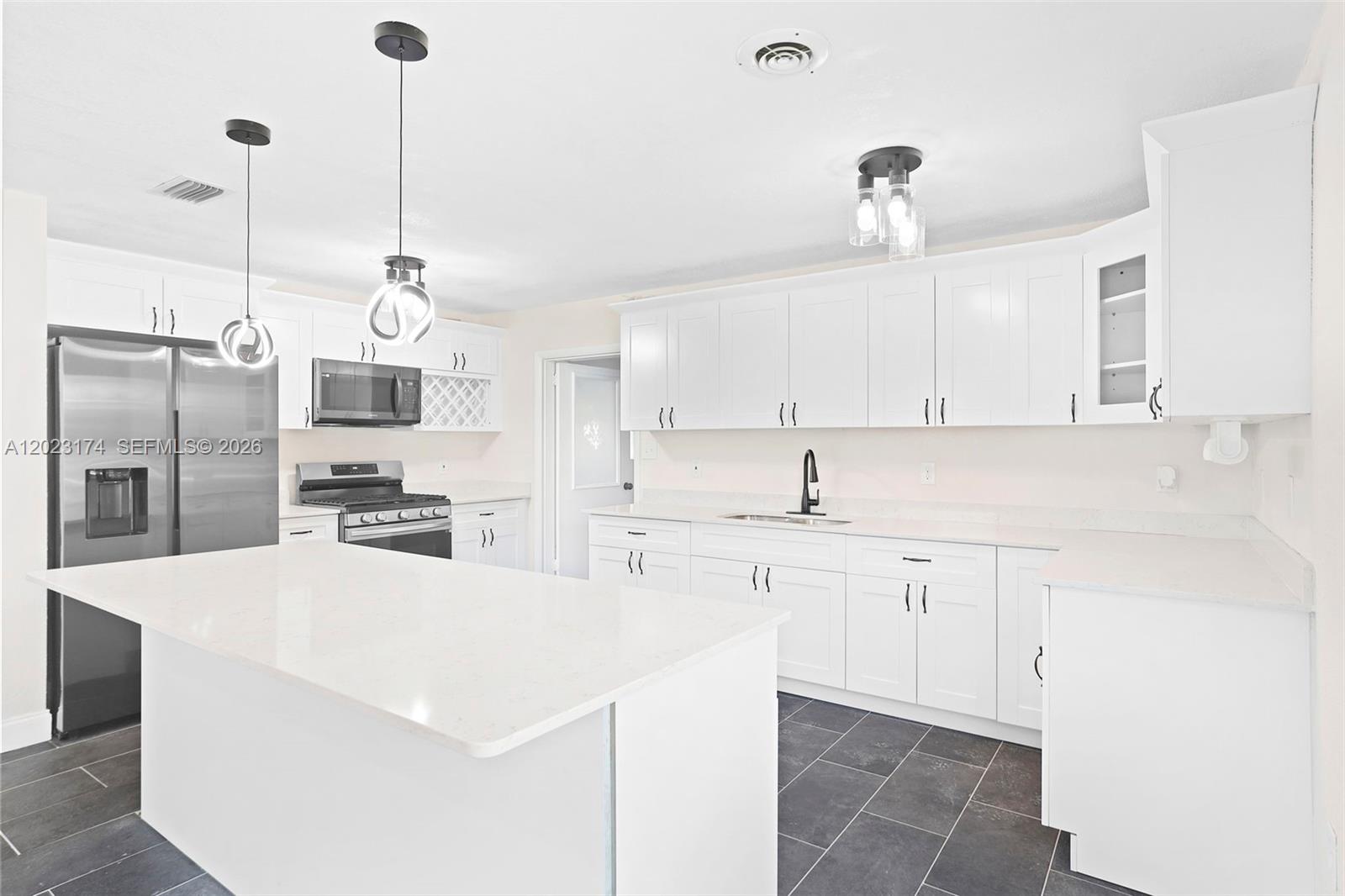 MARAVILLA ESTATES - Residential
