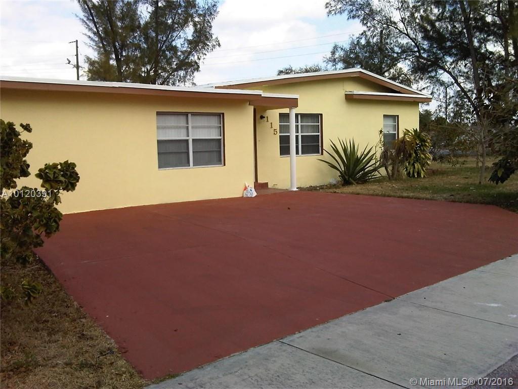Completely remodeled 4 bedroom 3 full bathroom. Oversized pie shaped lot, almost 1/2 acre. No neighbors in back or to one side. Huge Master bathroom and large private bath. This home is incredible, great for a large family.
Great layout to comfortably fit your entire family.
Professionally managed and maintained with on call maintenance crew
