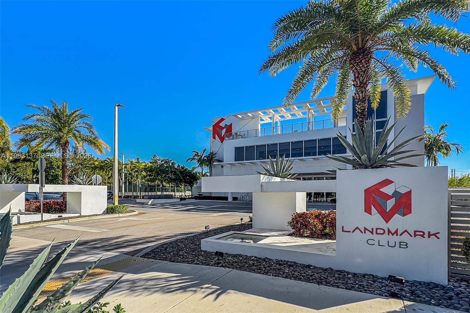 LANDMARK AT DORAL CENTRAL - Residential