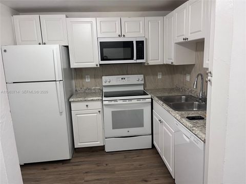 1505 Crescent Cir B21 Lake Park FL 33403