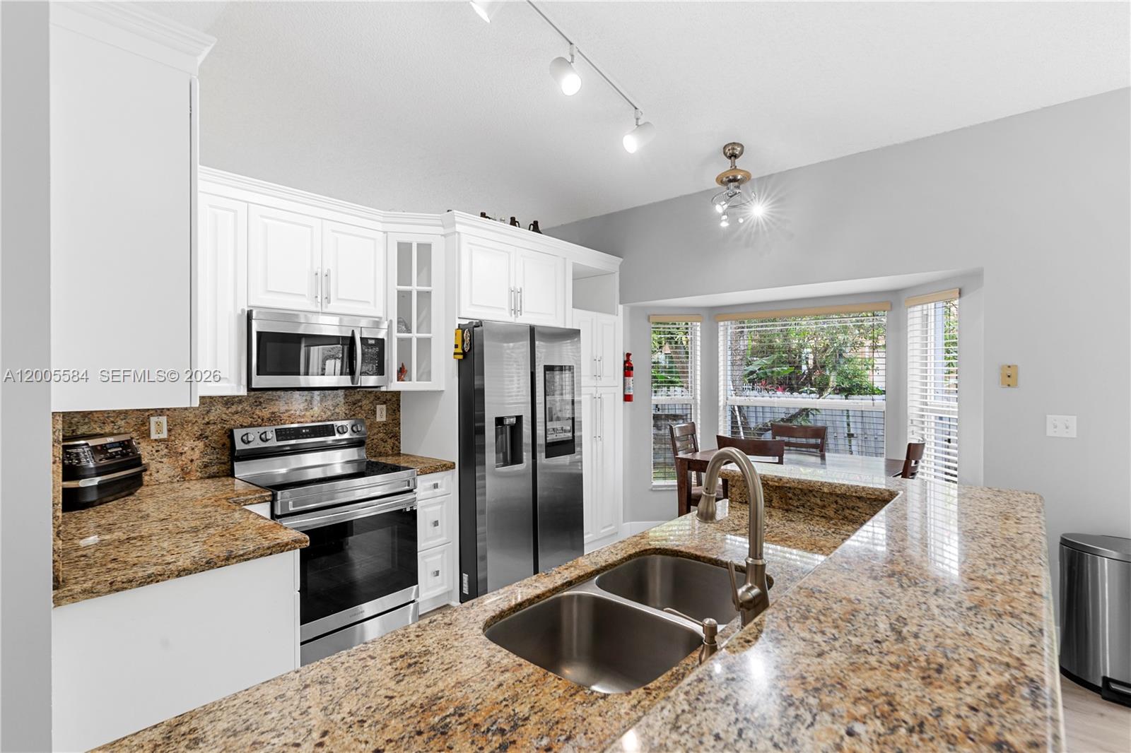 FLAMINGO ESTATES - Residential