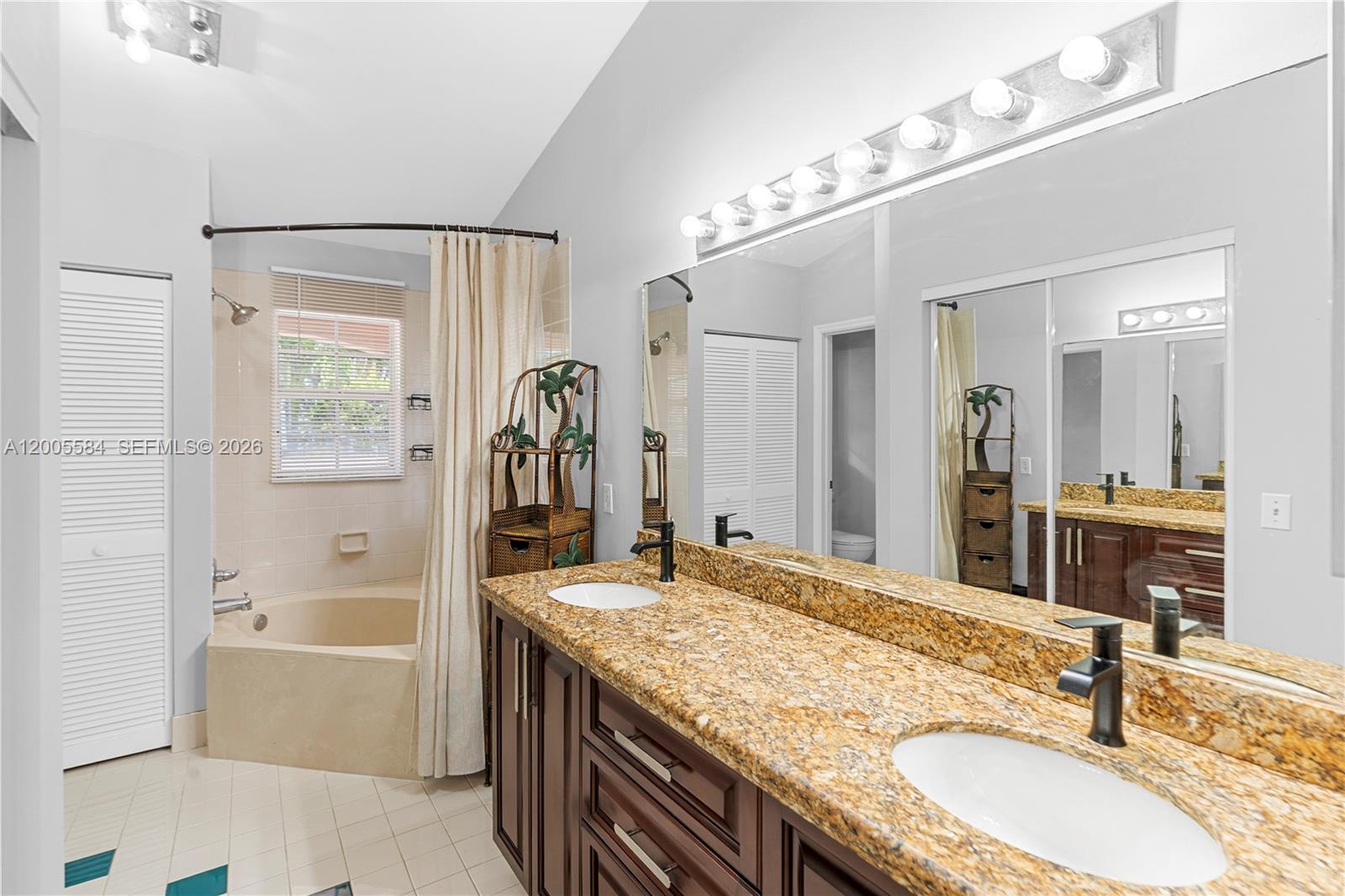 FLAMINGO ESTATES - Residential