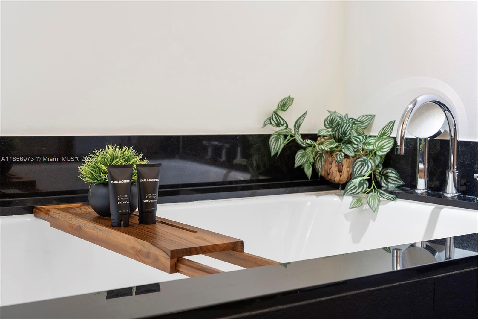 SETAI RESORT & RESIDENCES - Residential Lease