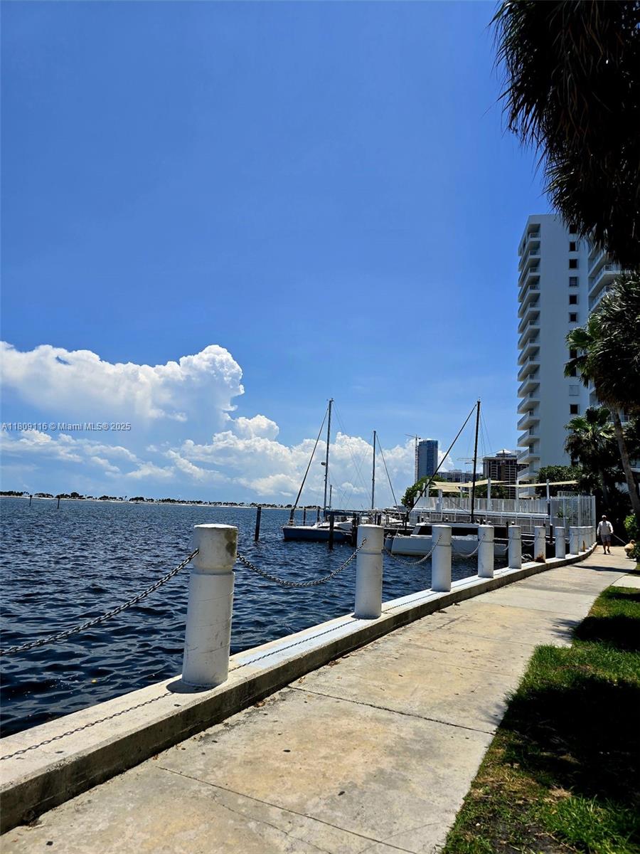 BRICKELL HARBOUR CONDO - Residential