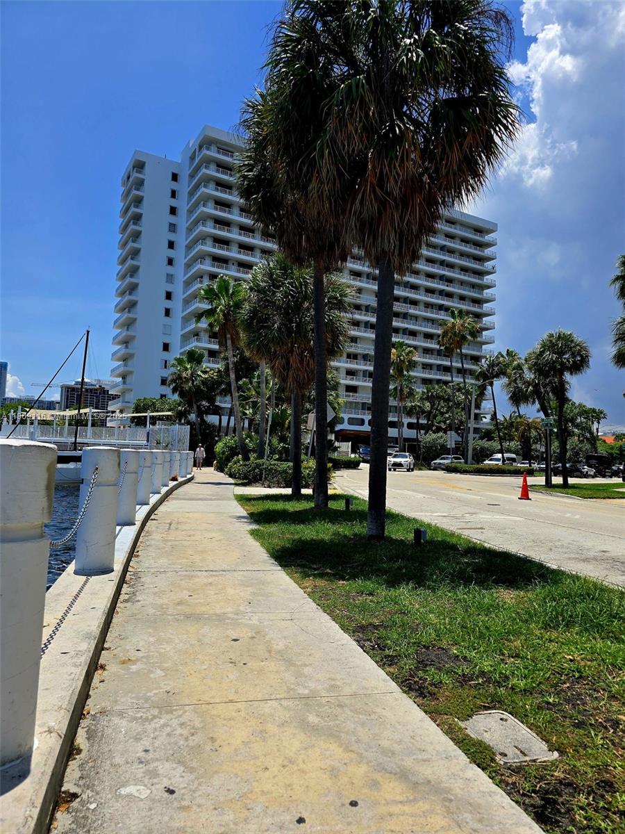 BRICKELL HARBOUR CONDO - Residential