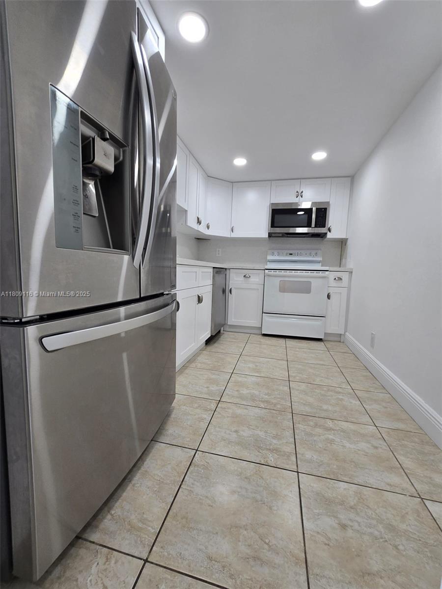 BRICKELL HARBOUR CONDO - Residential