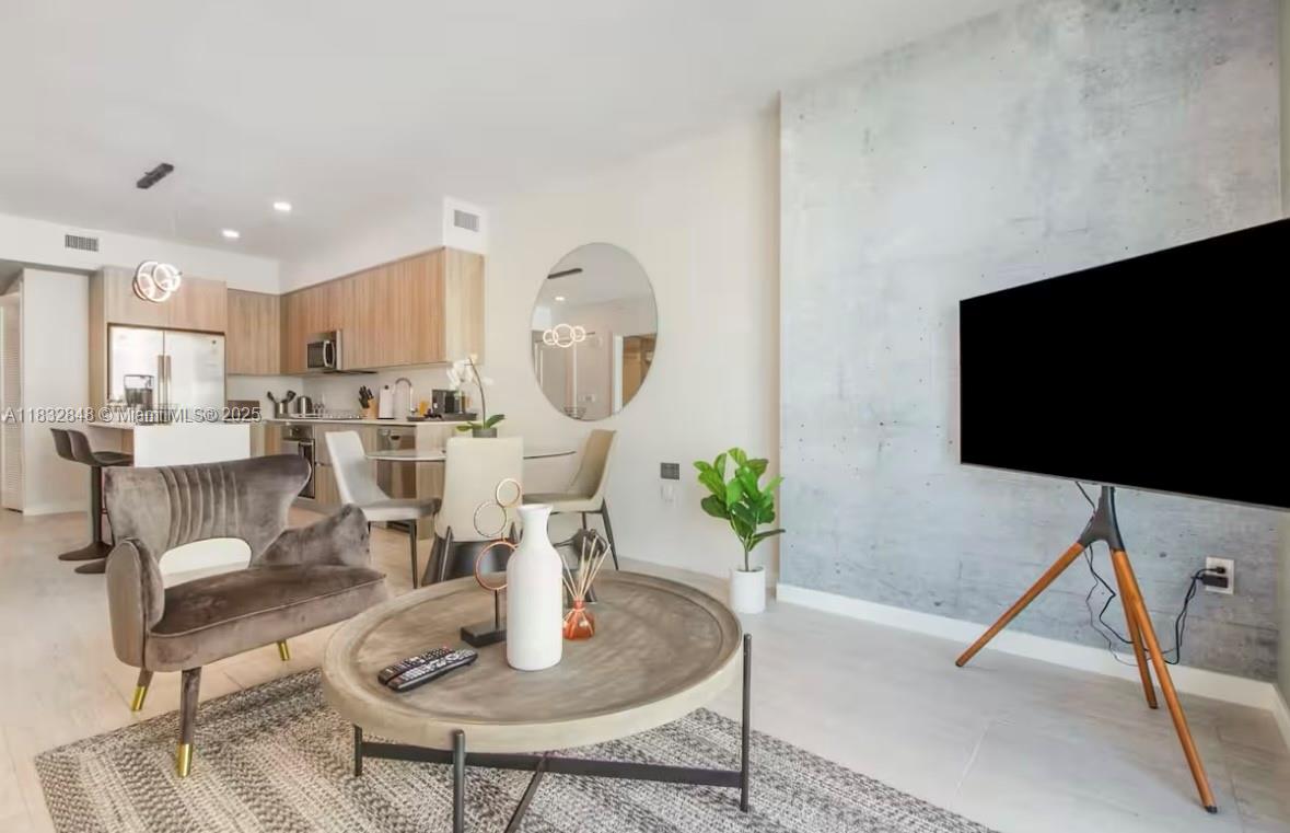 luxury condo at Quadro in the Miami Design District. Fully furnished & equipped. The building features resort style amenities in the 6th floor including a fitness center with a yoga spinning studio, a lounge with conference areas & a game room, an outdoor dining area with a summer kitchen & BBQ’s, a pool with cabanas overlooking Bay.