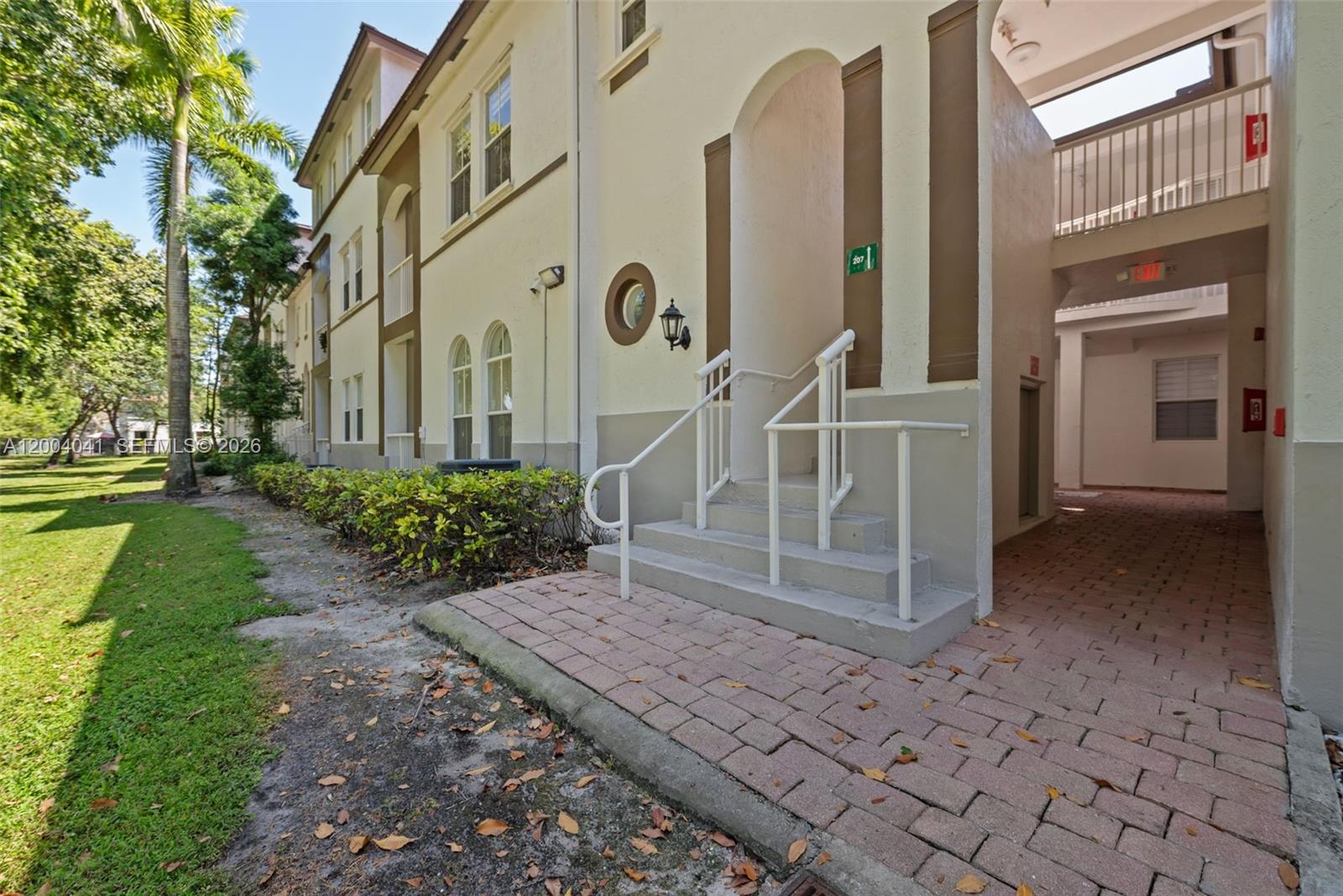 COURTYARDS THREE CONDO - Residential