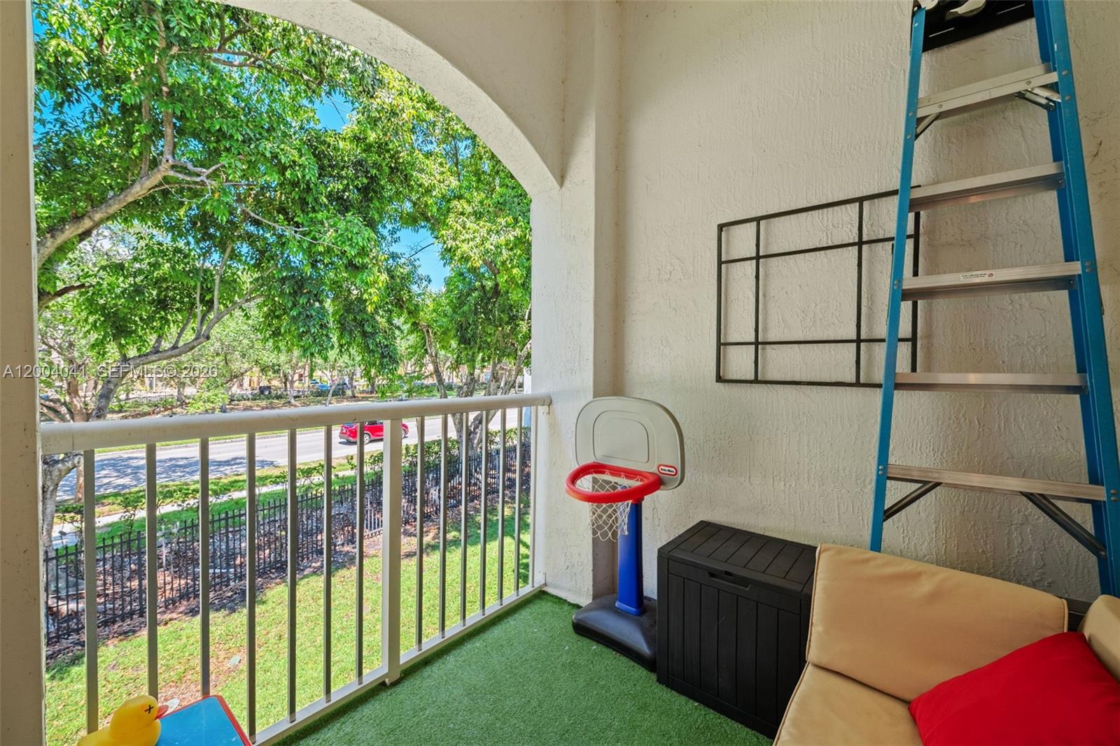 COURTYARDS THREE CONDO - Residential