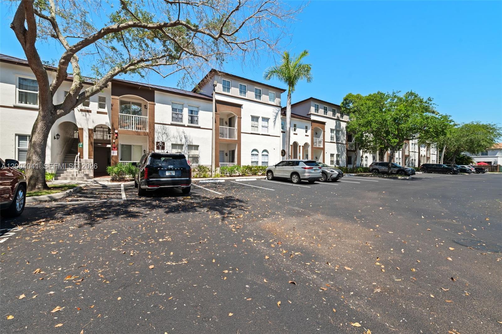 COURTYARDS THREE CONDO - Residential