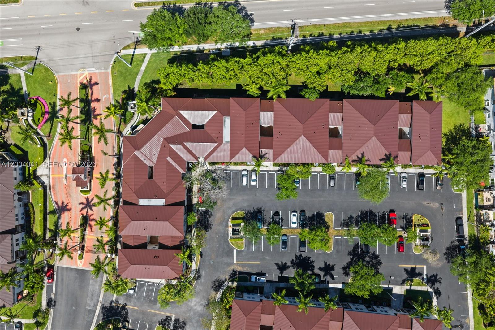 COURTYARDS THREE CONDO - Residential