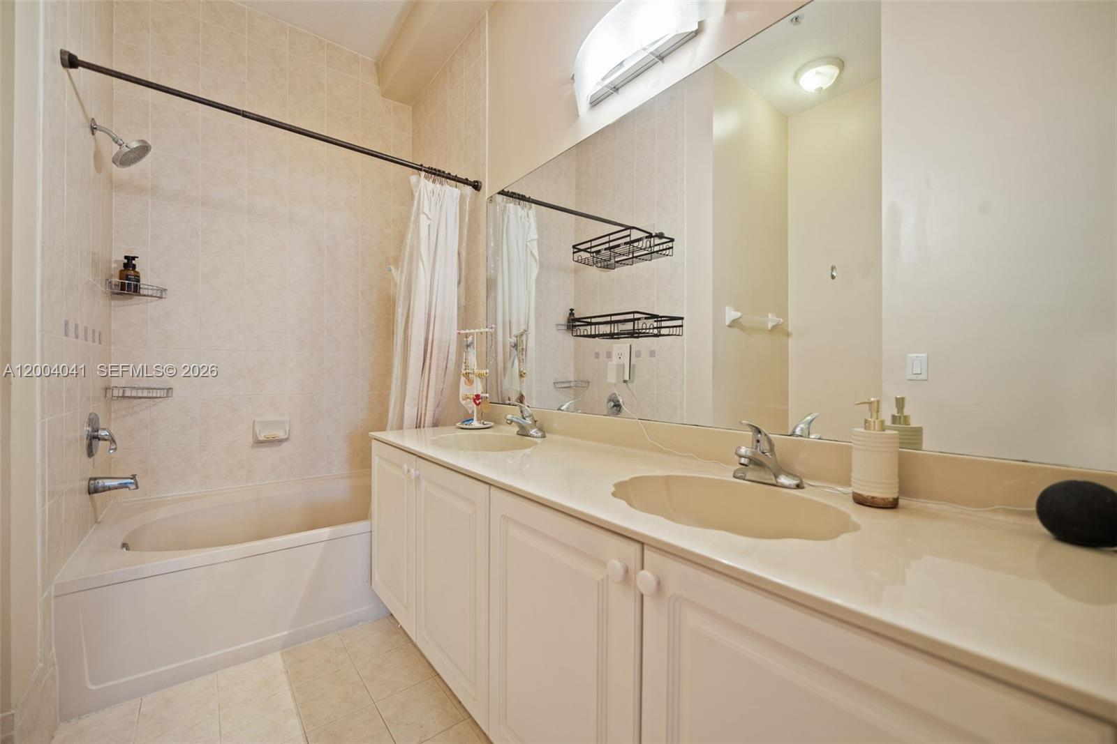 COURTYARDS THREE CONDO - Residential