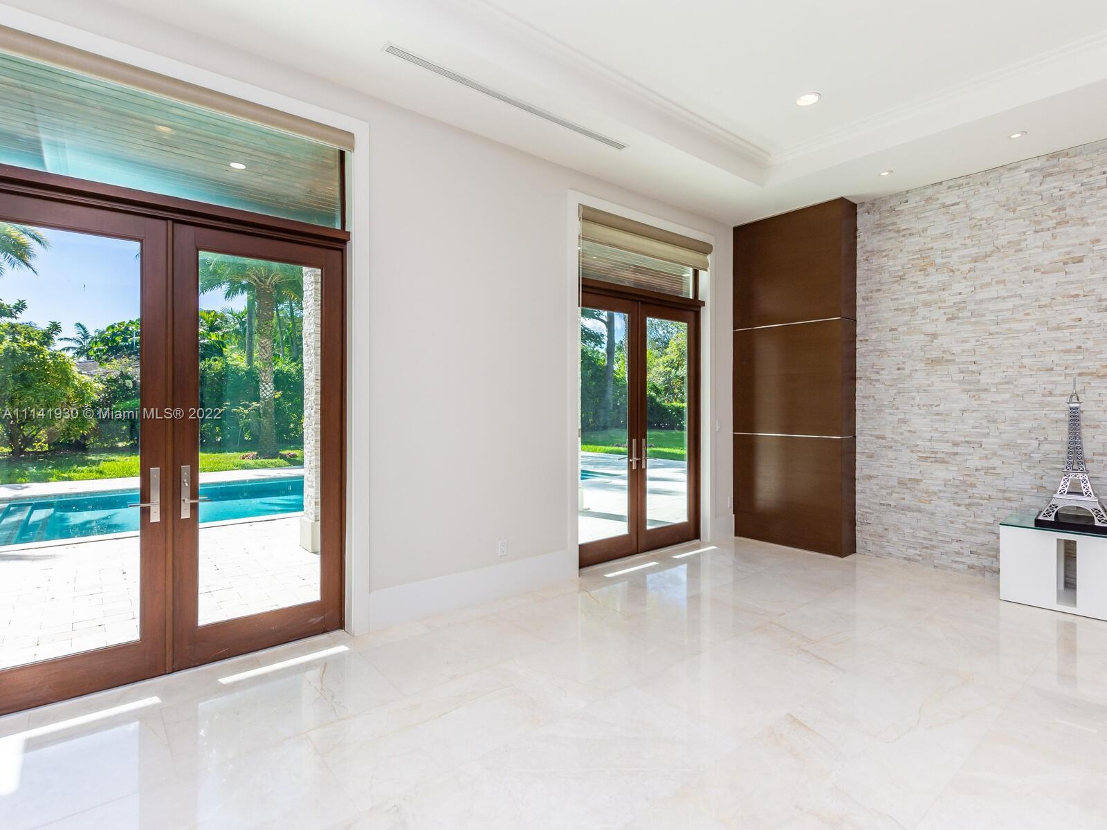 COLLINS ACRES - Residential