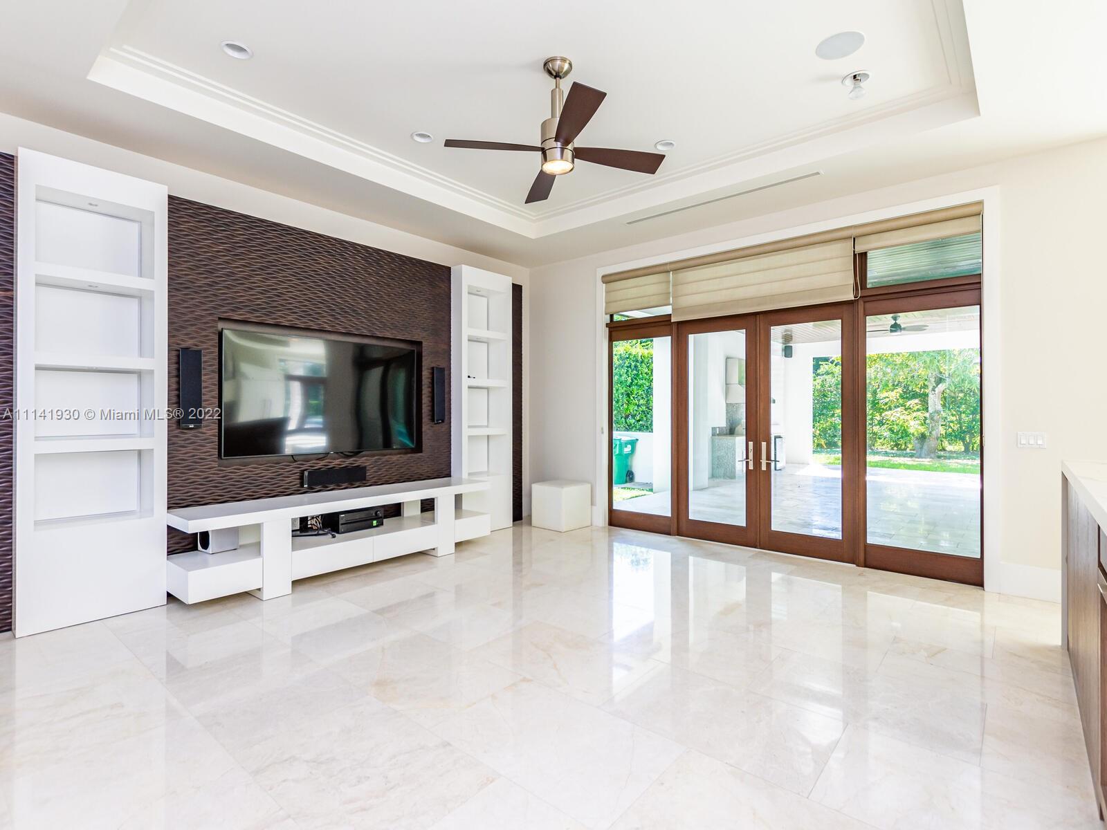 COLLINS ACRES - Residential