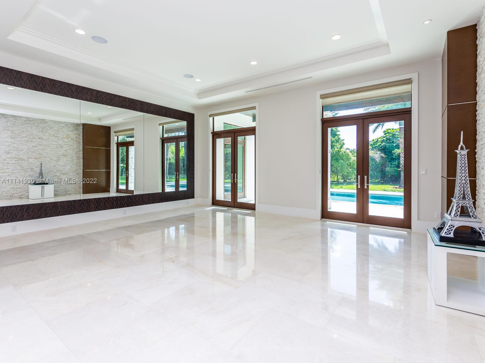 COLLINS ACRES - Residential