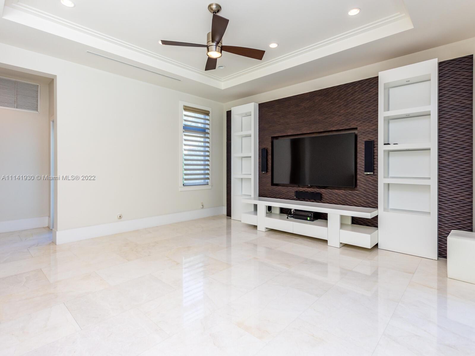 COLLINS ACRES - Residential