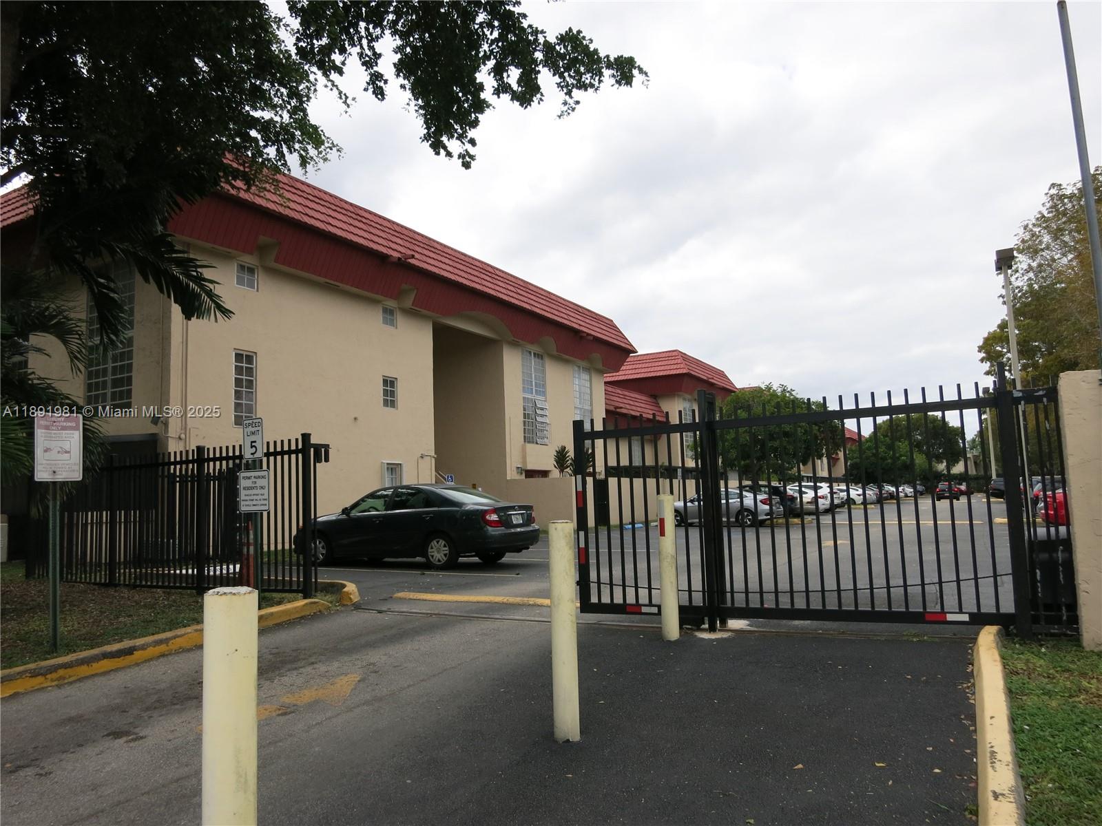 CASTLE APTS CONDO - Residential