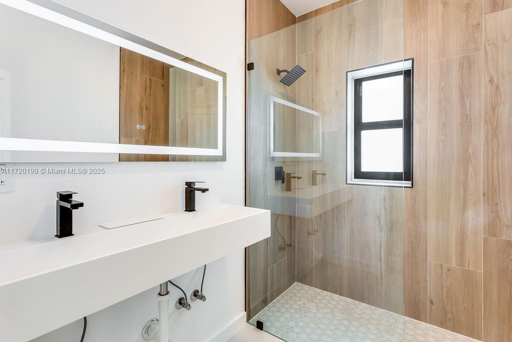 RAILWAY SHOPS ADDN 2ND AM - Residential Lease