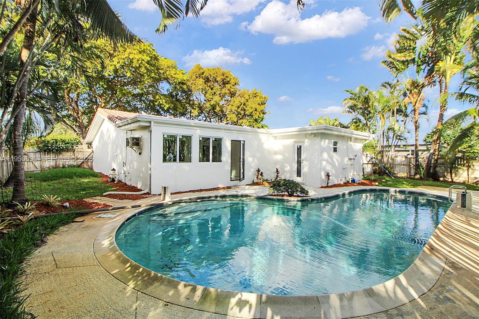 HOLLYWOOD HILLS SECOND AD - Residential